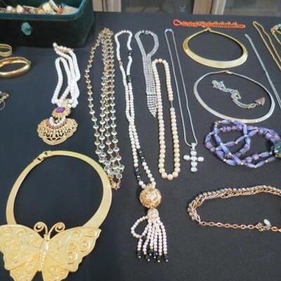 HUNDREDS OF BEAUTIFUL COSTUME JEWELARY . . . RINGS, EAR RINGS, NEGLACES, WATCHES AND MORE