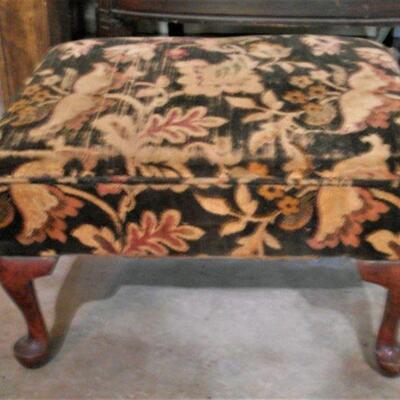 UPHOLSTERED FOOT STOOL