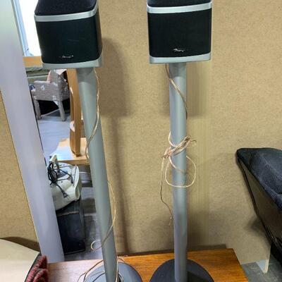 Mirage Onmnisat - 2 speakers on stands