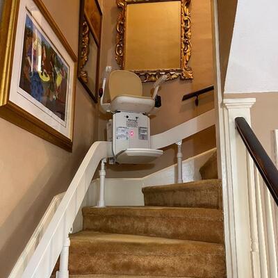 ACORN 180 Curved Stairlift (fully functional in good working condition)