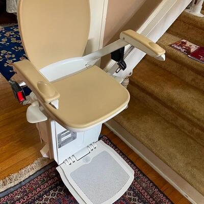 ACORN 180 Curved Stairlift (fully functional in good working condition)