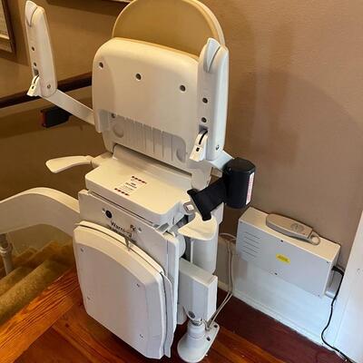 ACORN 180 Curved Stairlift (fully functional in good working condition)