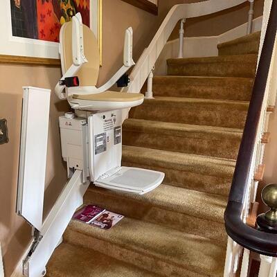 ACORN 180 Curved Stairlift (fully functional in good working condition)