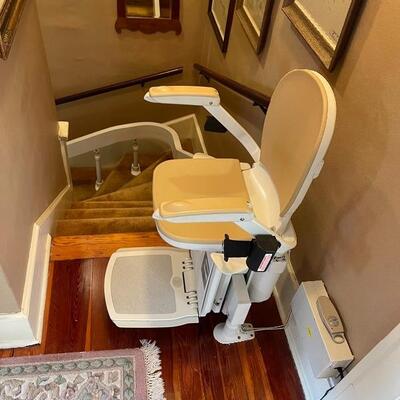 ACORN 180 Curved Stairlift (fully functional in good working condition)