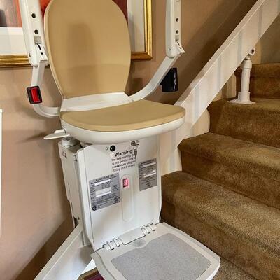 ACORN 180 Curved Stairlift (fully functional in good working condition)