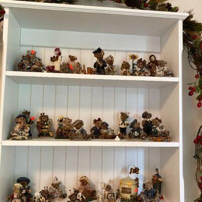 White shelf with Boyd's Bears