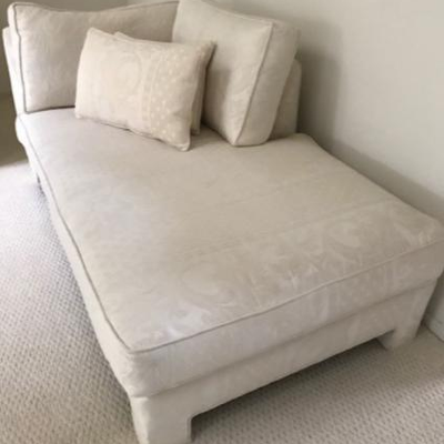 Ivory coloured fabric chaise
Beautiful textured ivory fabric armless chaise lounge piece.  Goes with varied decor styles.  Great piece to...