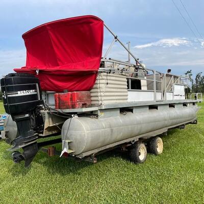Pontoon boat 