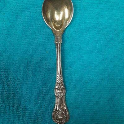https://www.ebay.com/itm/114895586484	ME3040 USED TIFFANY & CO. STERLING SILVER ICE CREAM SPOON KING PATTERN
