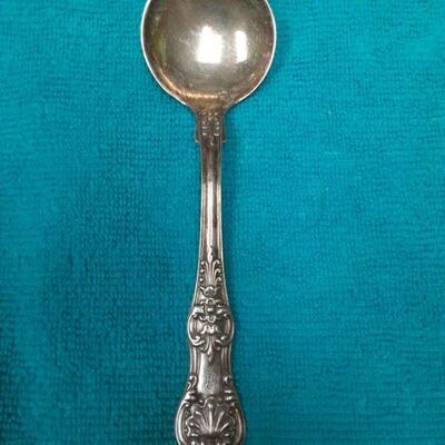 https://www.ebay.com/itm/124815126177	ME3023 USED TIFFANY & CO. STERLING SILVER ICE CREAM SPOON KING PATTERN
