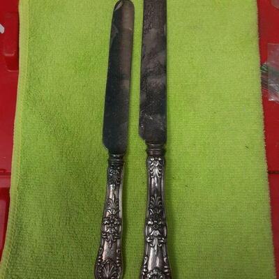 https://www.ebay.com/itm/114895585108	ME3097 USED LOT OF TWO TIFFANY & CO. STERLING SILVER KNIVES KING PATTERN
