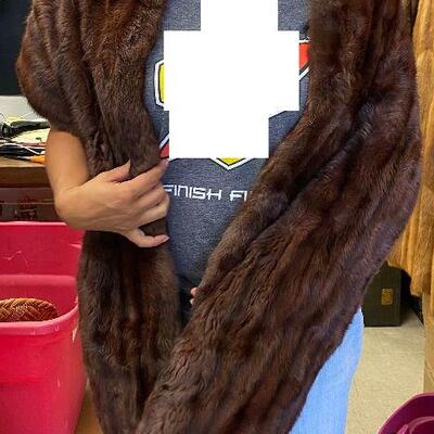 https://www.ebay.com/itm/124815410084	ME6057:  Vintage  Mink Throw Scarf
