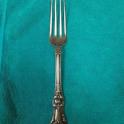 https://www.ebay.com/itm/114895586471	ME3064 USED TIFFANY & CO. 7 1/2 INCH STERLING SILVER FORK KING PATTERN
