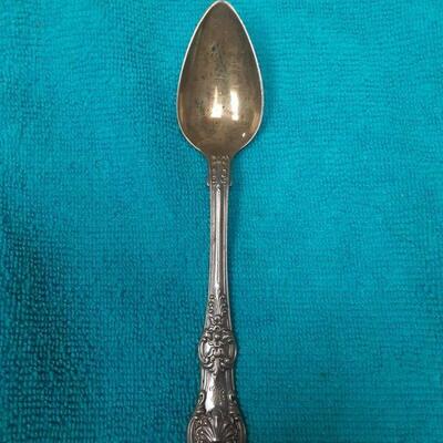 https://www.ebay.com/itm/124815126942	ME3035 USED TIFFANY & CO. STERLING SILVER DESSERT SPOON ENGLISH KING PATTERN

