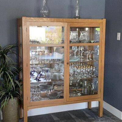 https://www.ebay.com/itm/114895872391	EL6006 Vintage Oak Display Cabinet
