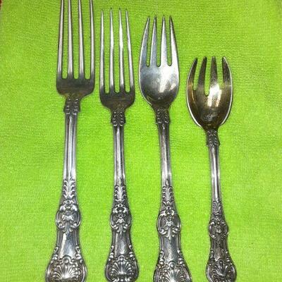 https://www.ebay.com/itm/114895585453	ME3076 USED TIFFANY & CO. LOT OF FOUR STERLING SILVER FORKS KING PATTERN
