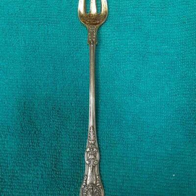 https://www.ebay.com/itm/124815126208	ME3071 USED TIFFANY & CO. STERLING SILVER OYSTER FORK KING PATTERN
