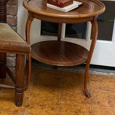 https://www.ebay.com/itm/124815359061	ME6081: Small Round Accent Table 
