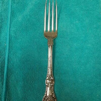 https://www.ebay.com/itm/114895586481	ME3066 USED TIFFANY & CO. 7 1/2 INCH STERLING SILVER FORK KING PATTERN

