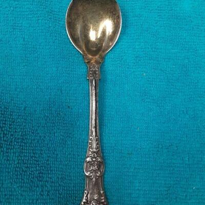 https://www.ebay.com/itm/124815126963	ME3041 USED TIFFANY & CO. STERLING SILVER ICE CREAM SPOON KING PATTERN
