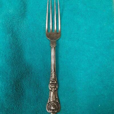 https://www.ebay.com/itm/124815128004	ME3055 USED TIFFANY & CO. 6 3/4 INCH STERLING SILVER FORK KING PATTERN
