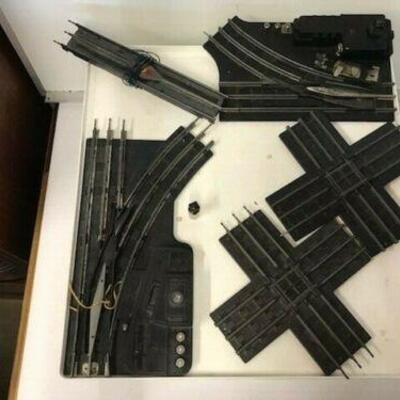 https://www.ebay.com/itm/114895585113	OR8004 LOT OF VINTAGE TRAIN PARTS INCLUDING TRACKS, SWITCHES AND MORE, UNTESTED
