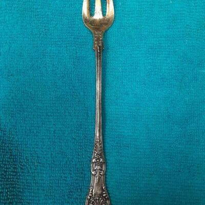 https://www.ebay.com/itm/124815126206	ME3075 USED TIFFANY & CO. STERLING SILVER OYSTER FORK KING PATTERN
