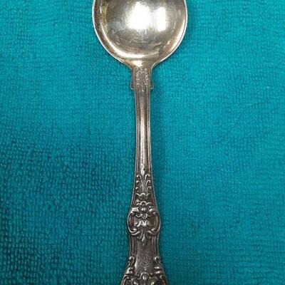 https://www.ebay.com/itm/114895585098	ME3024 USED TIFFANY & CO. STERLING SILVER ICE CREAM SPOON KING PATTERN
