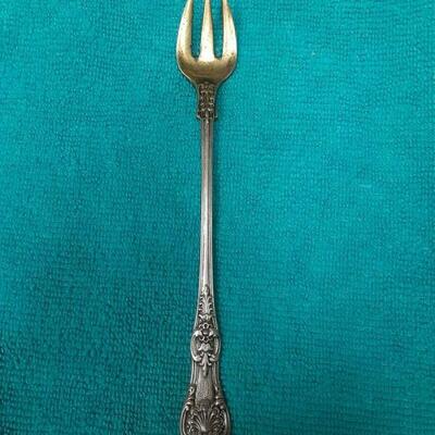 https://www.ebay.com/itm/124815126214	ME3073 USED TIFFANY & CO. STERLING SILVER OYSTER FORK KING PATTERN
