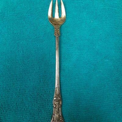 https://www.ebay.com/itm/114895585111	ME3072 USED TIFFANY & CO. STERLING SILVER OYSTER FORK KING PATTERN
