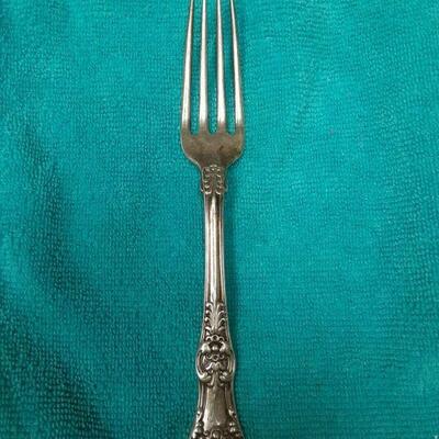 https://www.ebay.com/itm/114895586479	ME3057 USED TIFFANY & CO. 6 3/4 INCH STERLING SILVER FORK KING PATTERN
