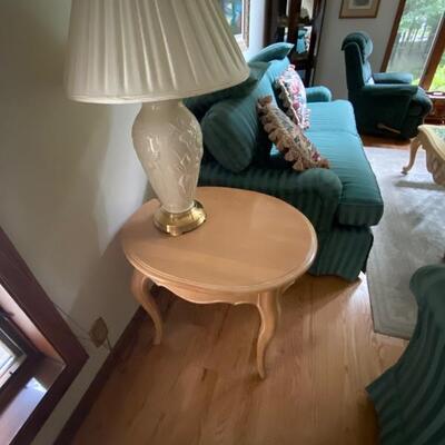 Ethan Allen oval table
