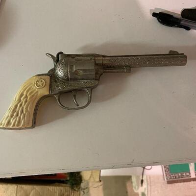 VINTAGE HALCO BRONCO TOY CAP GUN. BUY IT NOW $20