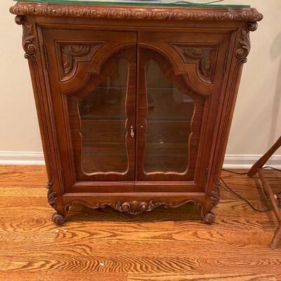 SMALL CURIO CABINET - MISSING 1 PULL. 26