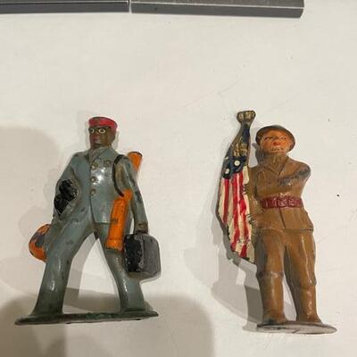 LIONEL BARCLAY LEAD FIGURE AFRICAN AMERICAN BLACK MAN TRAIN PORTER 1930s AND VINTAGE CAST METAL SOLDIER FLAG BEARER 701. BUY THEM NOW $20
