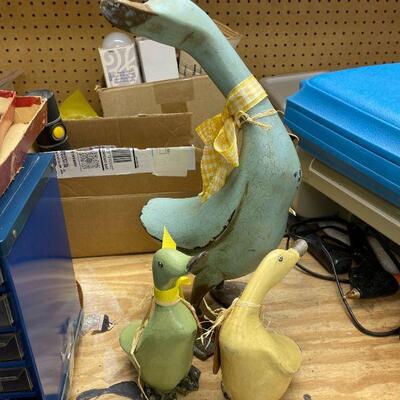 SET OF 3 CERAMIC GEESE. BUY IT NOW $20