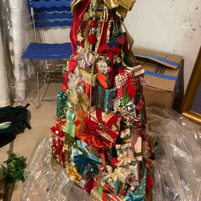 VINTAGE PRESENTS CHRISTMAS TREE. BUY IT NOW $30