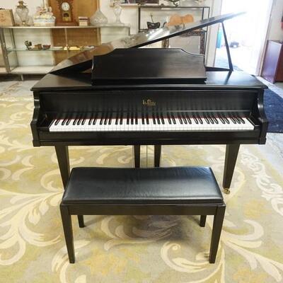 1111	KIMBALL *LA PETITE* BABY GRAND PIANO, HAS MATCHING LIFT TOP CUSHIONED BENCH. APP 52 IN L & 55 IN W HAS BLACK LACQUER FINISH 
