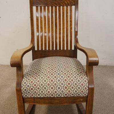 1062	SOLID OAK ARM ROCKER, QUARTER SAWN BACK
