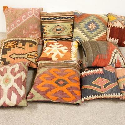 1056	GROUP OF 11 SOUTHWESTERN THROW PILLOWS, EXCELLENT CONDITION
