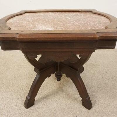 1185	SMALL VICTORIAN MARBLE TOP TABLE. 28 IN X 20 IN X 21 IN HIGH
