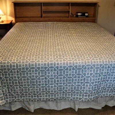 King Size Bed w/ headboard and pillow top mattress/nice 