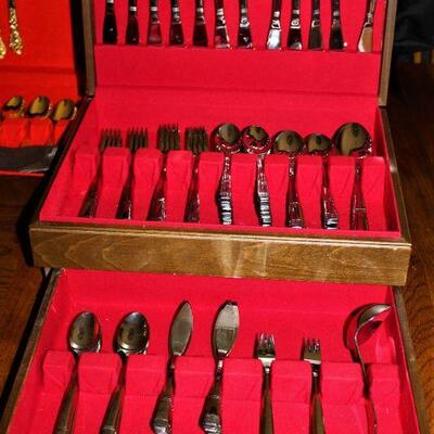 "Northland" stainless steel flatware set.