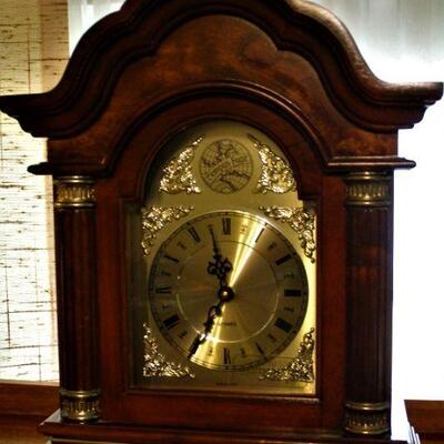 Beautifully crafted battery operated clock plays Westminster Chimes and would make a fabulous showpiece to any mantel or accent table....