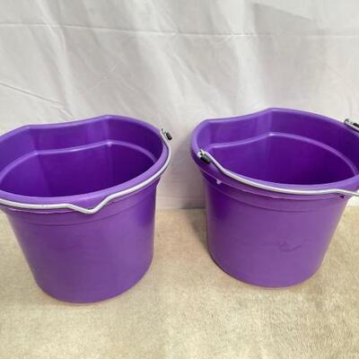 123	

NEW Two (2) 20 Qrt. Flat back bucket, 11