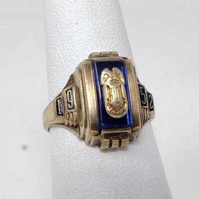 #1304 • 10K Gold Class Ring- 11.6g
 size 6.5. 