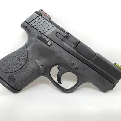 304	

New Smith & Wesson M&P 9 Shield 9mm Semi-Auto Pistol
Serial Number: JLC4164 Barrel Length: 3" 2 magazines Fiber Optic...