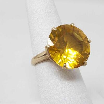 #1312 • 10K Gold Ring- 7.2g
 size 6