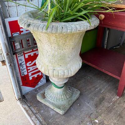 https://www.ebay.com/itm/114924834220	SC6005 1900s New Orleans Cement Garden Planter from St Charles Ave Local Pickup
