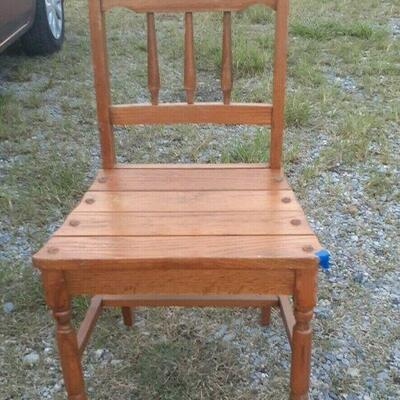 https://www.ebay.com/itm/114921386332	LP8040 : Armless Wooden Spoked Dining Chair LOCAL PICKUP

